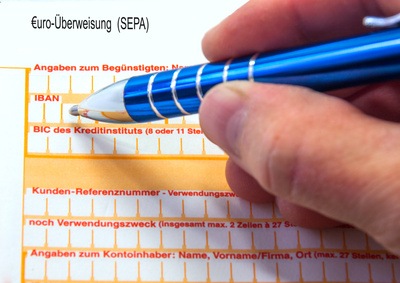 Bei der Lastschrift gibt es mit SEPA einige Neuerungen. Achim Hubert weiß, worauf es ankommt. Quelle: Pixelio.de/Thorben Wengert