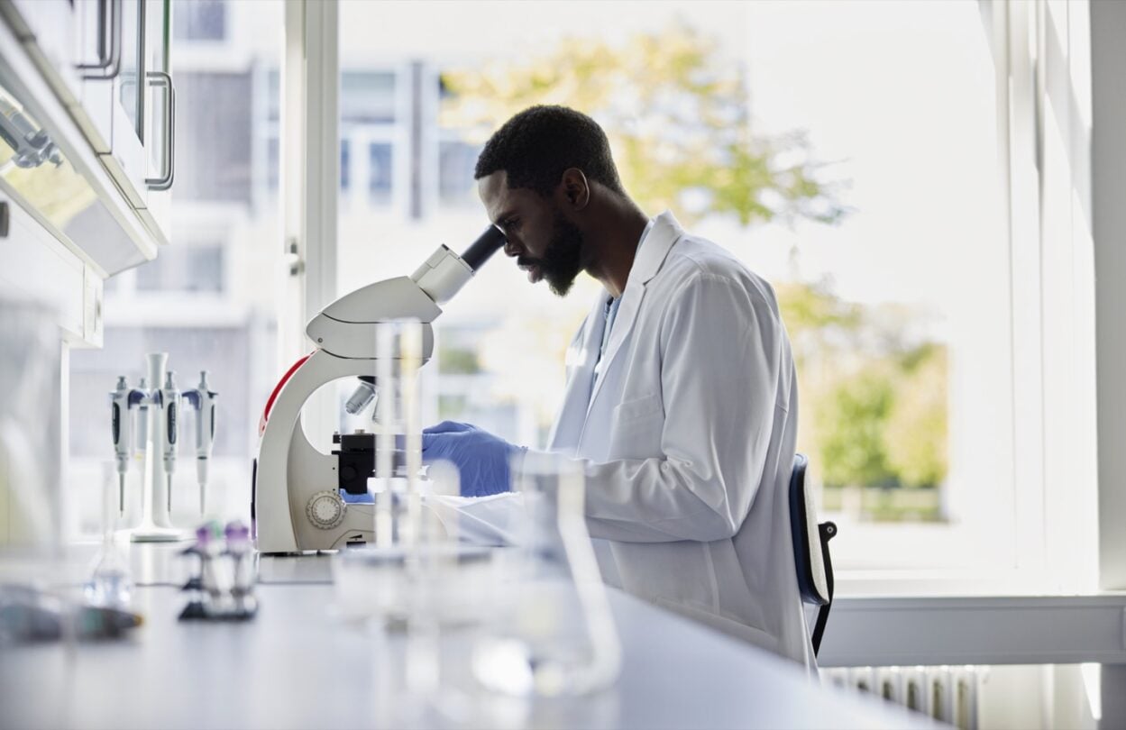 Livre blanc : Life sciences 5 valeurs ajoutées d'une offre ERP verticalisée