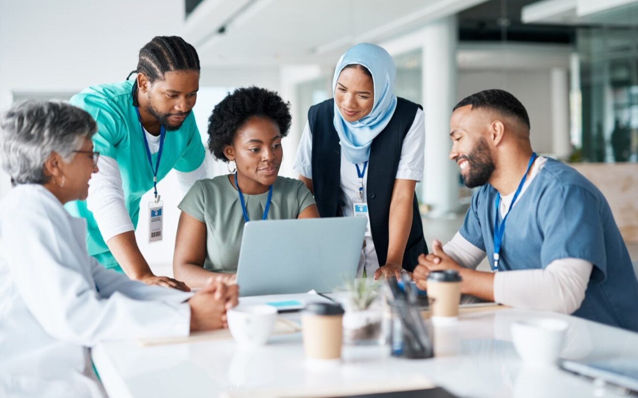 ERP Life Sciences : comment une filière spécialisée accompagne les industriels de santé