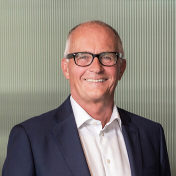 Steve Hare, Chief executive officer